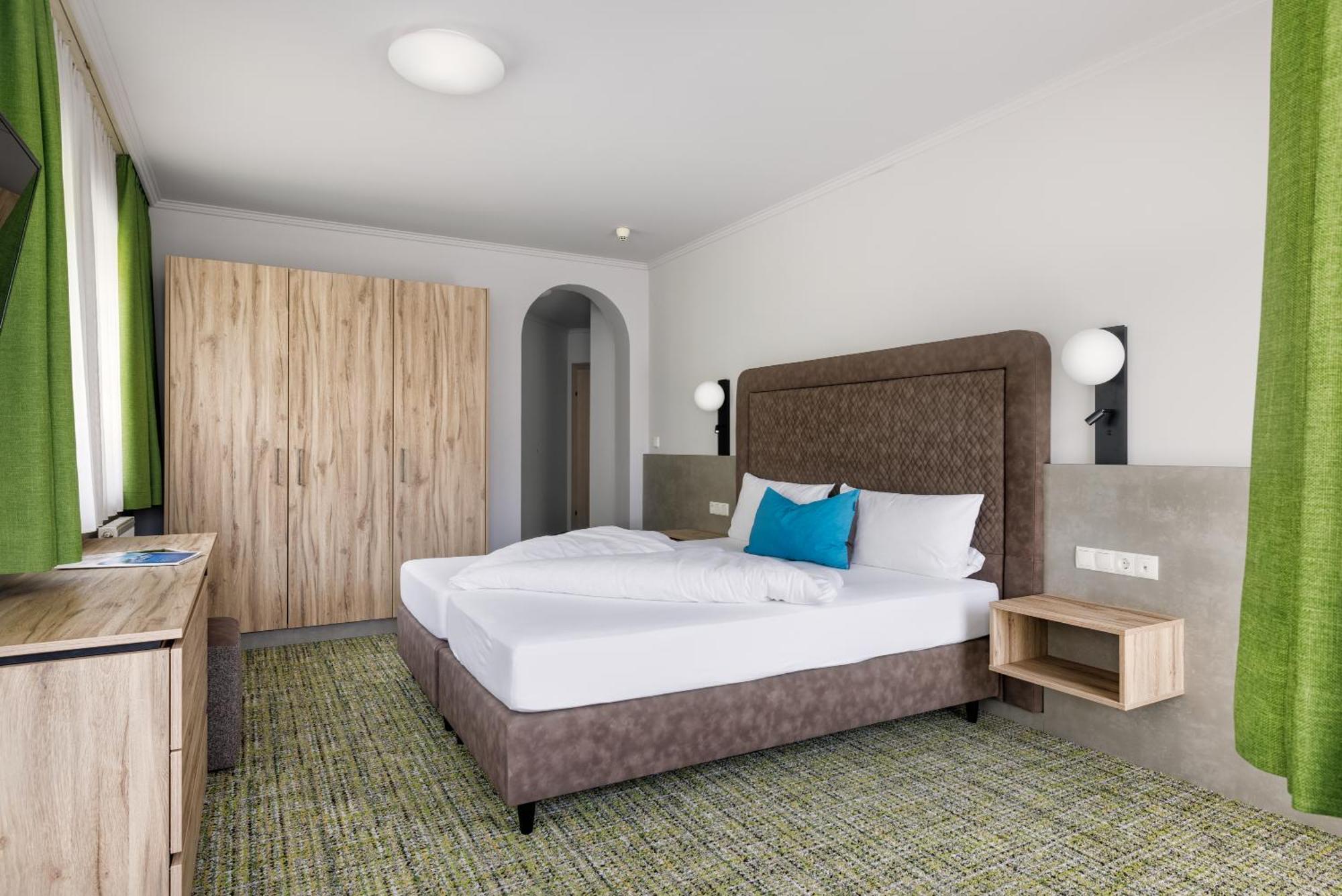 Hotel Alpenaussicht 4*